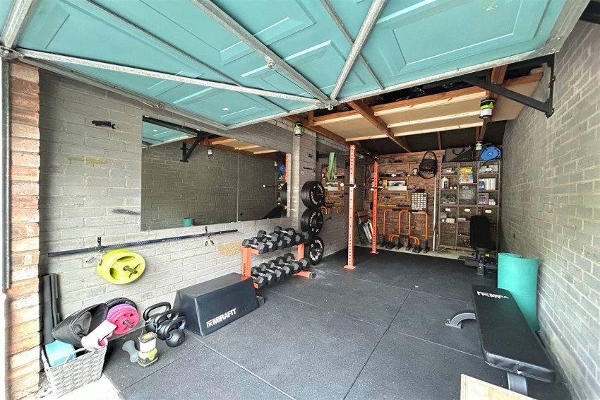 Images for The Avenue, Oakleigh Mews, M33