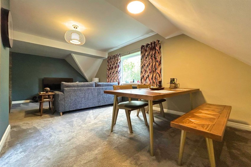 Images for The Avenue, Oakleigh Mews, M33