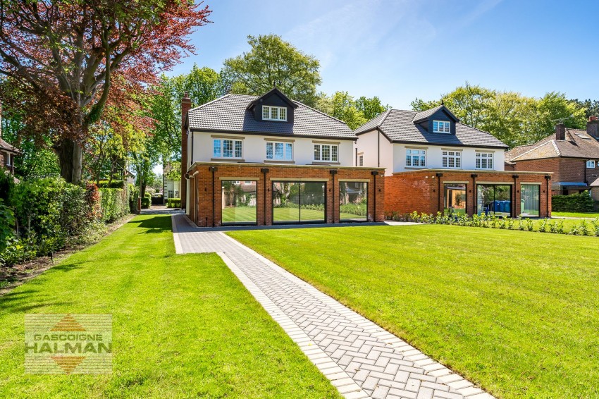 Images for Moss Lane, Sale, M33