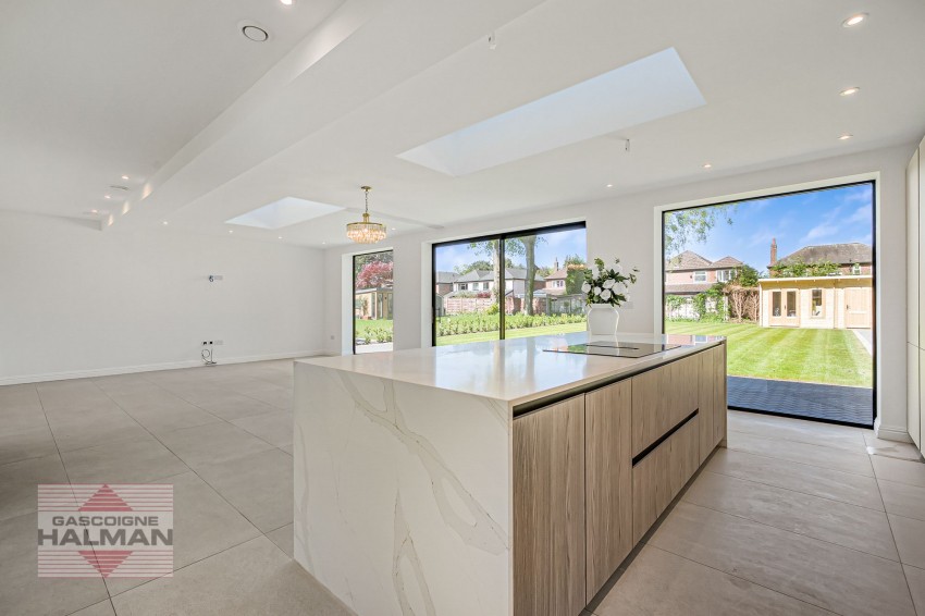 Images for Moss Lane, Sale, M33