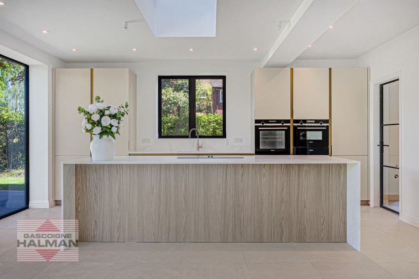Images for Moss Lane, Sale, M33