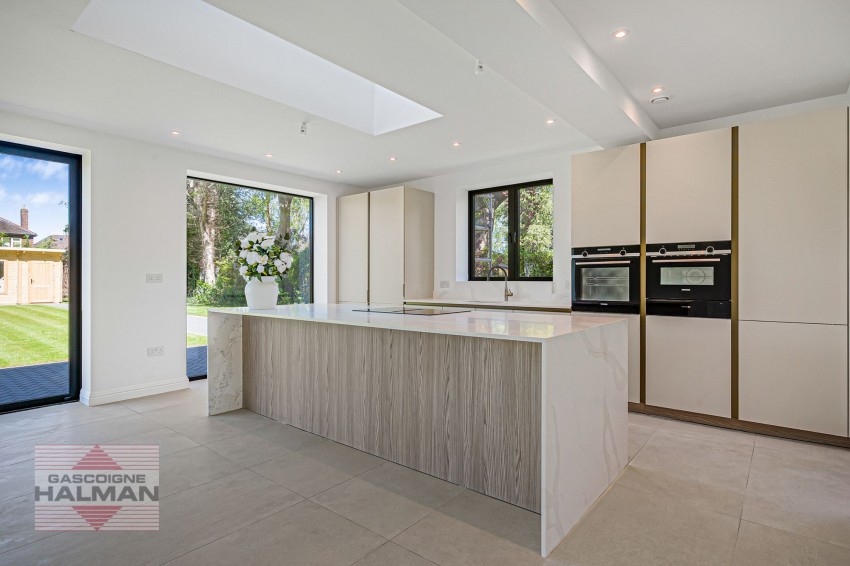 Images for Moss Lane, Sale, M33