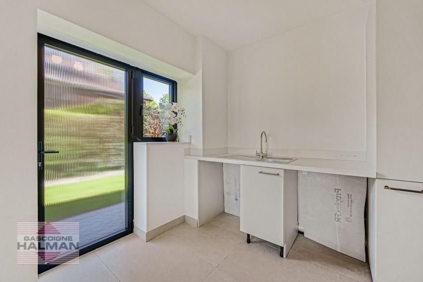 Images for Moss Lane, Sale, M33