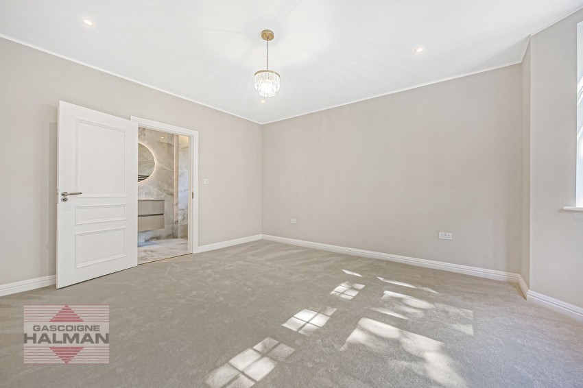 Images for Moss Lane, Sale, M33