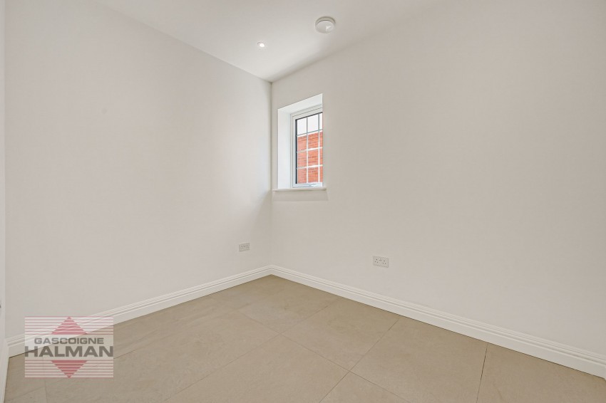 Images for Moss Lane, Sale, M33