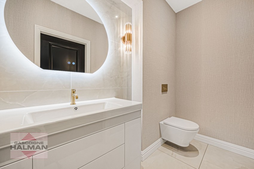 Images for Moss Lane, Sale, M33