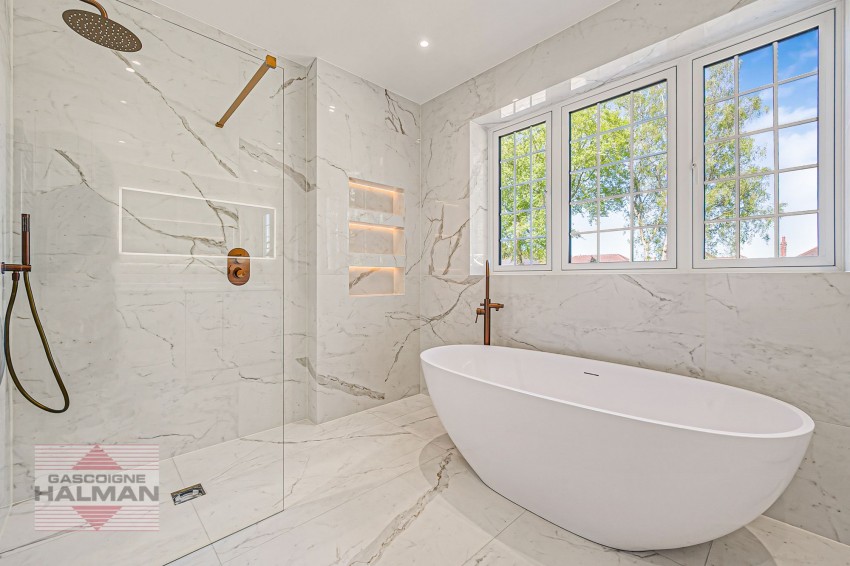 Images for Moss Lane, Sale, M33