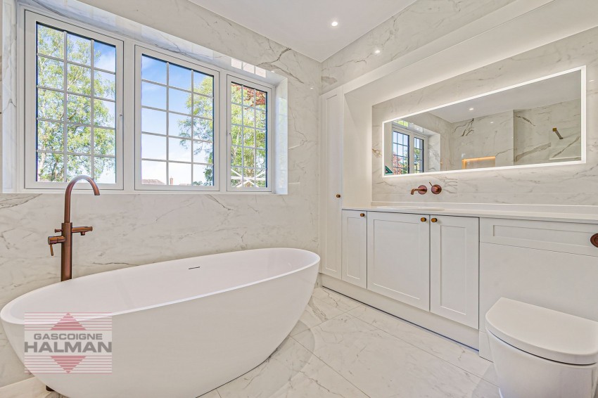 Images for Moss Lane, Sale, M33