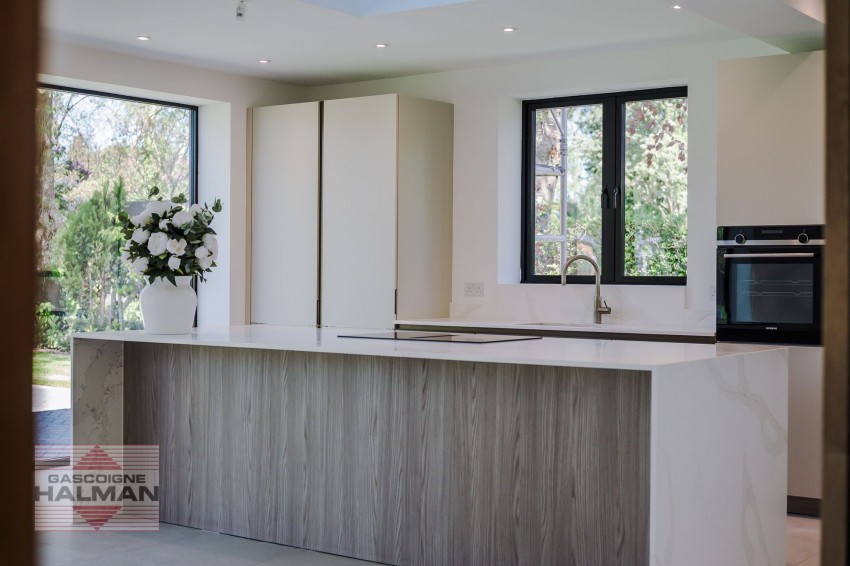 Images for Moss Lane, Sale, M33