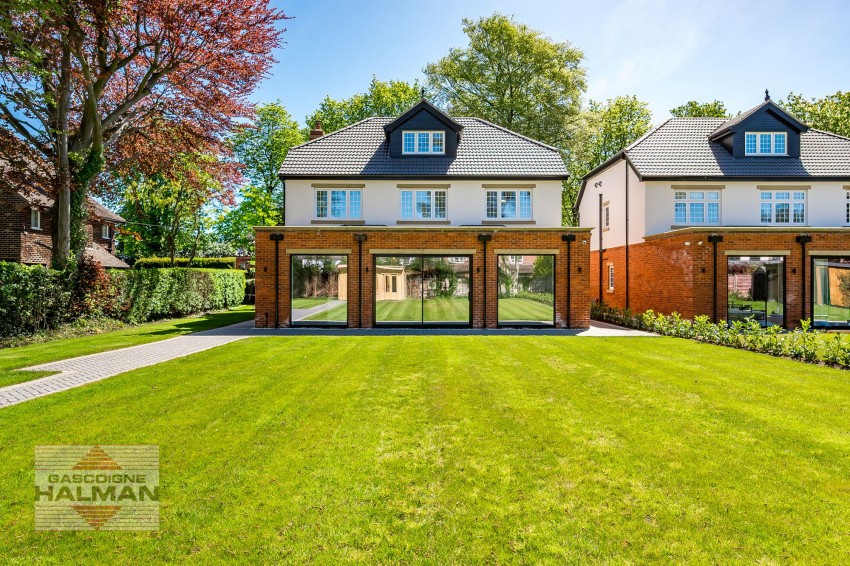 Images for Moss Lane, Sale, M33