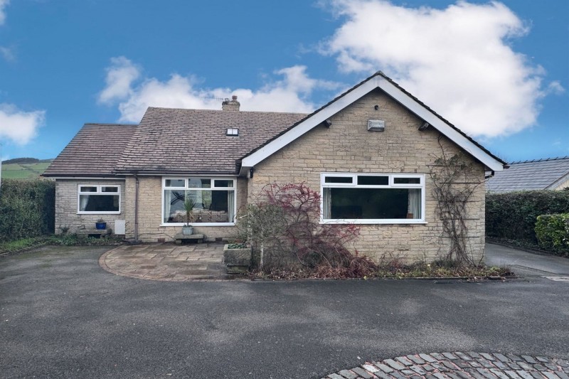 100 Manchester Road, Chapel-En-Le-Frith, SK23