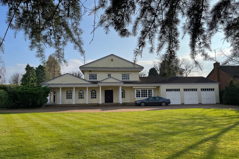 Broadway, Bramhall, SK7