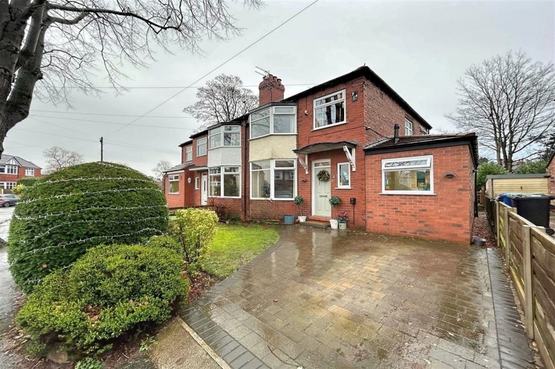 Rydal Avenue, Sale, M33