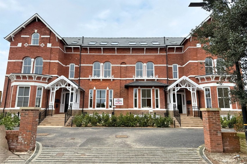 Images for Highfield Avenue, Sale, M33