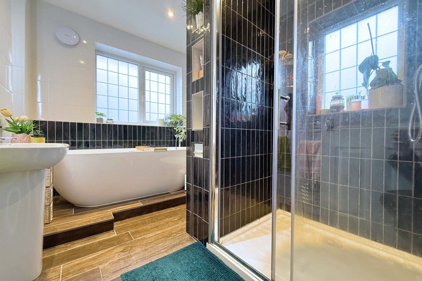 Images for Kilvert Drive, Sale, M33