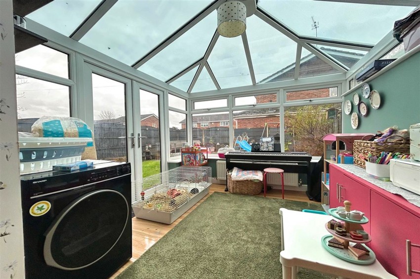 Images for Larchwood Close, Sale, M33