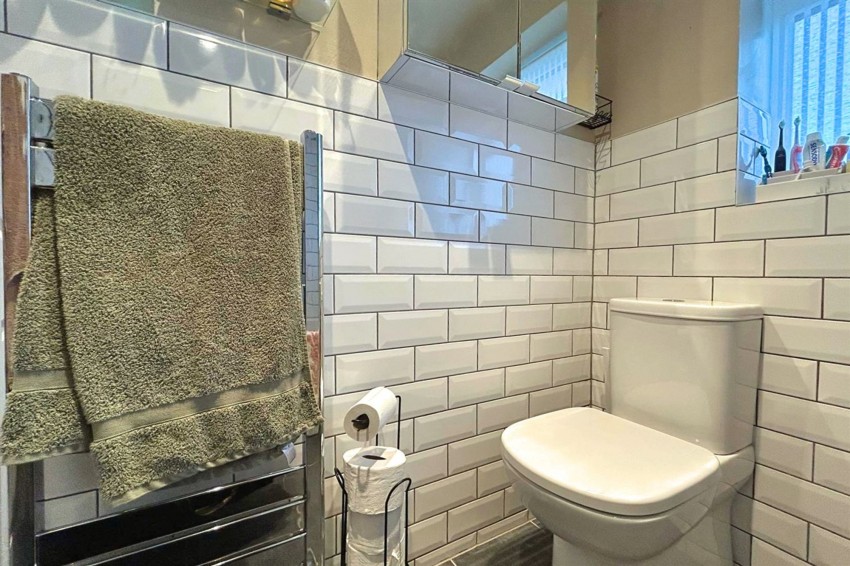 Images for Larchwood Close, Sale, M33