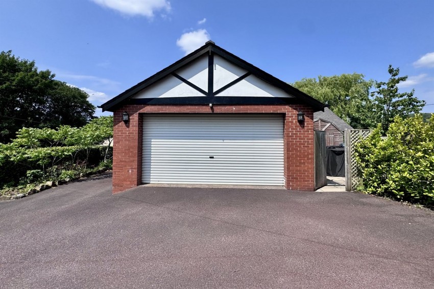 Images for Primrose Crescent, Glossop, SK13