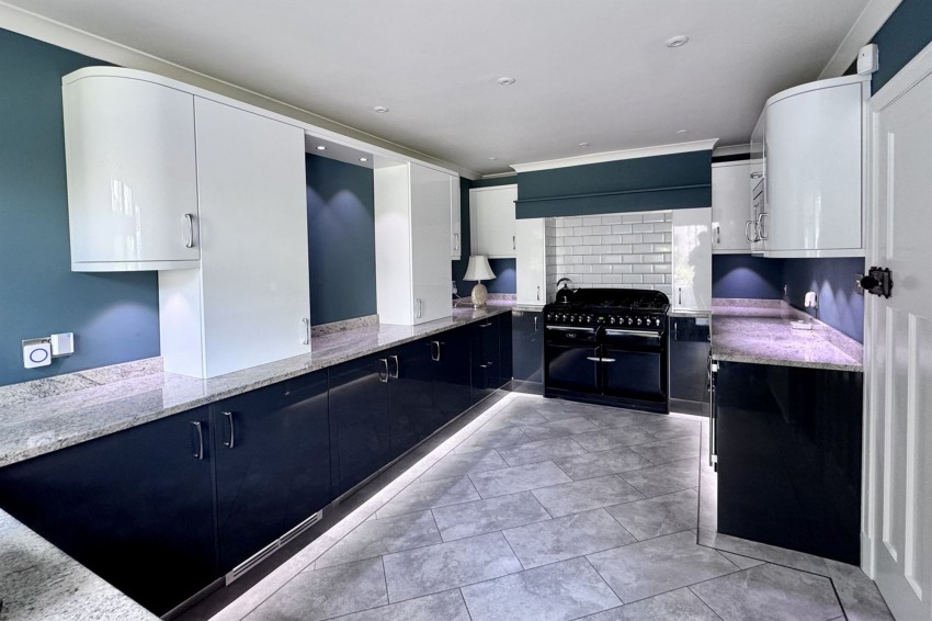 Images for Primrose Crescent, Glossop, SK13