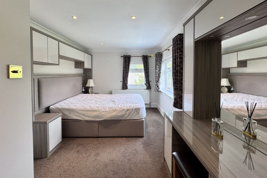 Images for Primrose Crescent, Glossop, SK13