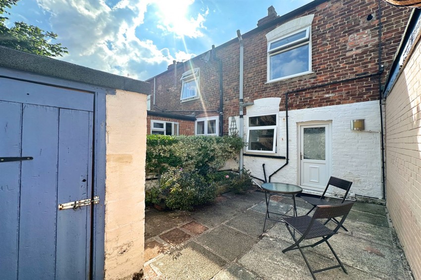 Images for Hyde Grove, Sale, M33