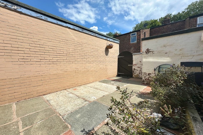 Images for Hyde Grove, Sale, M33