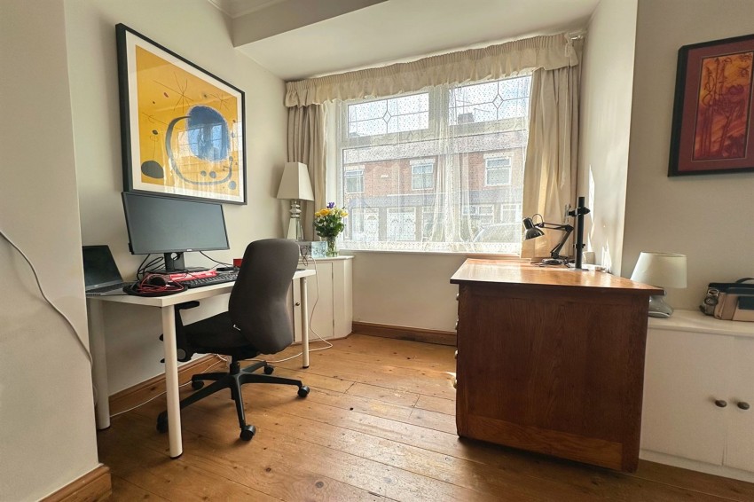 Images for Hyde Grove, Sale, M33