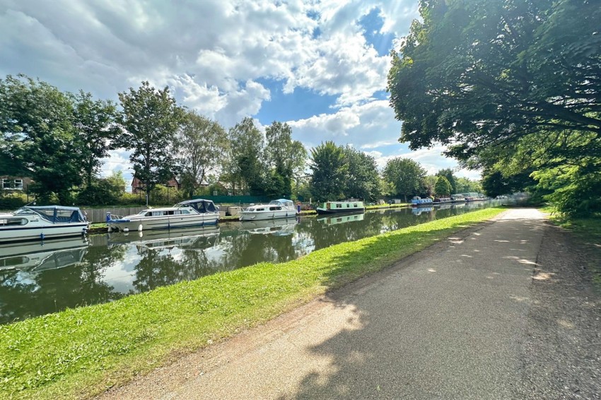 Images for Hyde Grove, Sale, M33