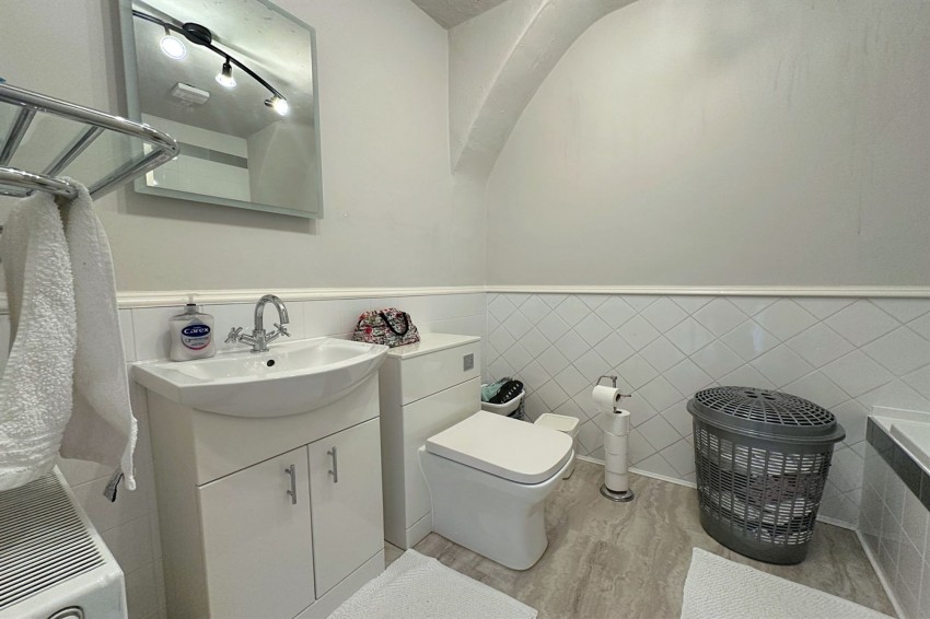 Images for Hyde Grove, Sale, M33