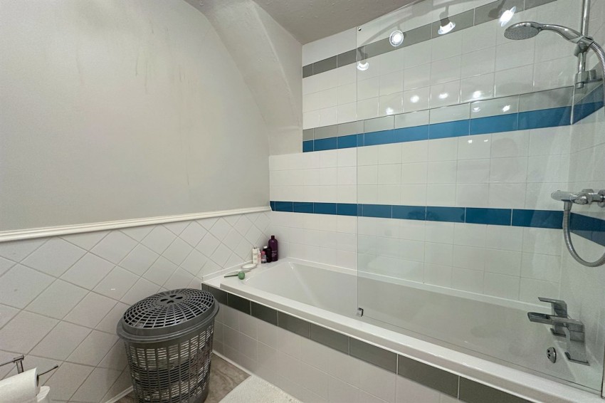 Images for Hyde Grove, Sale, M33