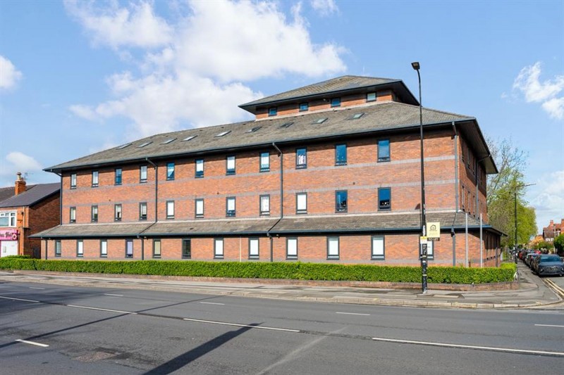 Park Avenue, Sale, M33