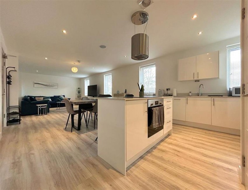 Images for Park Avenue, Sale, M33