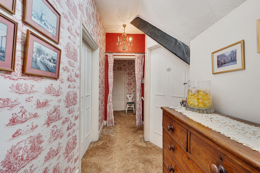 Images for Raglan Road, Sale, M33