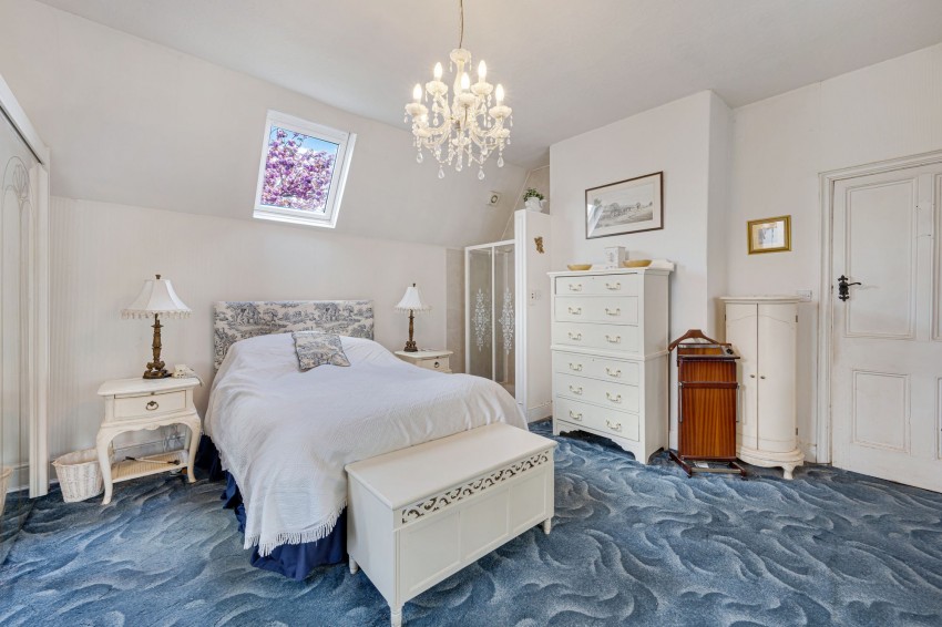 Images for Raglan Road, Sale, M33