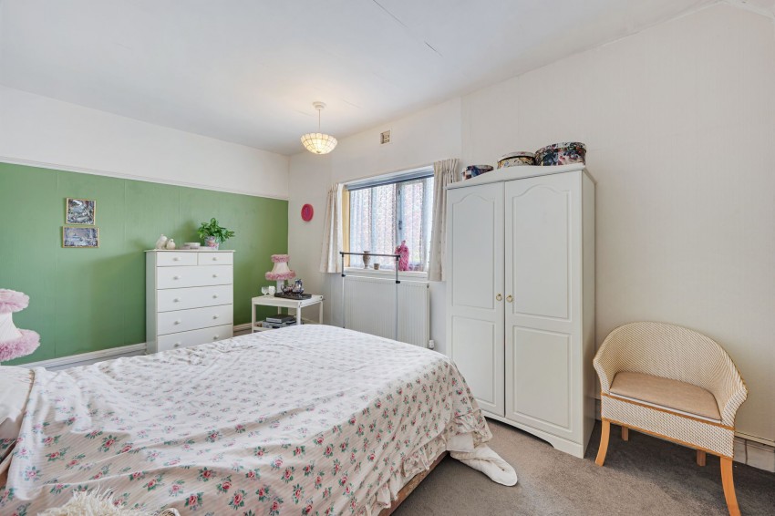 Images for Raglan Road, Sale, M33