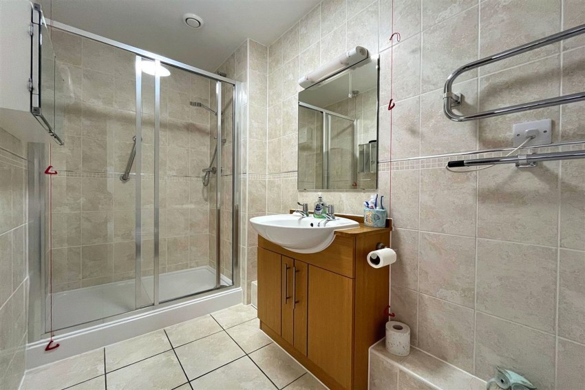 Images for Oakfield, Sale, M33