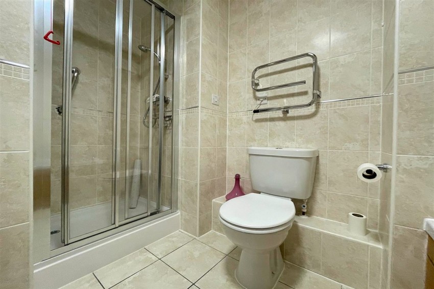 Images for Oakfield, Sale, M33