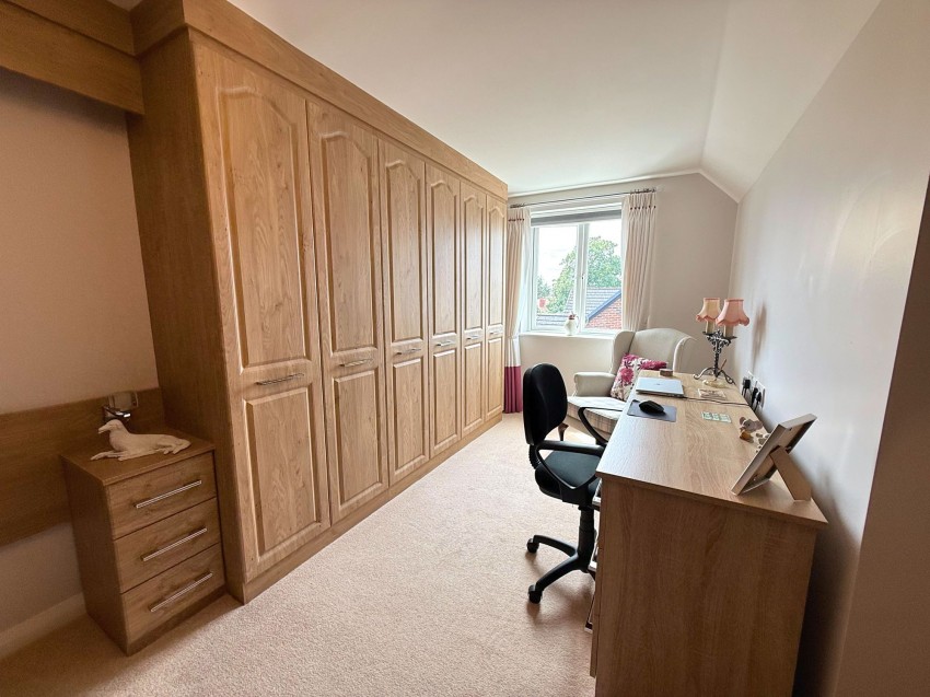 Images for Oakfield, Sale, M33
