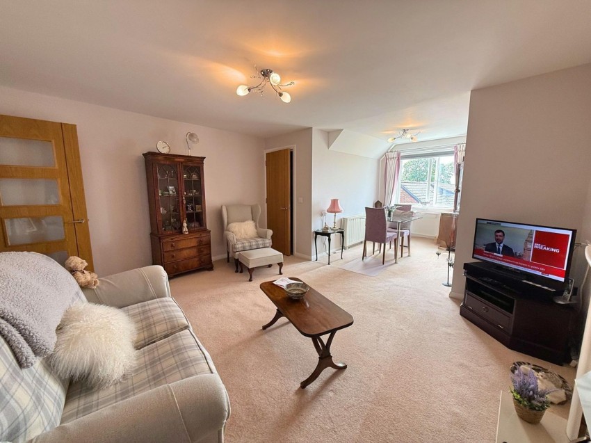 Images for Oakfield, Sale, M33