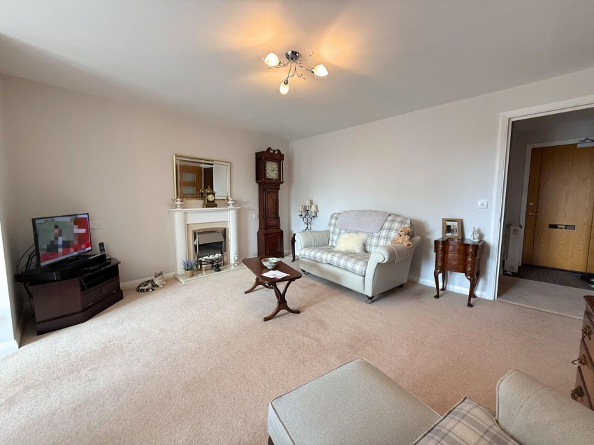 Images for Oakfield, Sale, M33