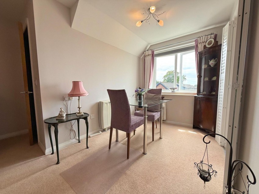 Images for Oakfield, Sale, M33