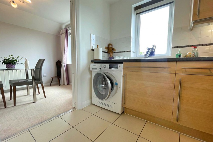 Images for Oakfield, Sale, M33