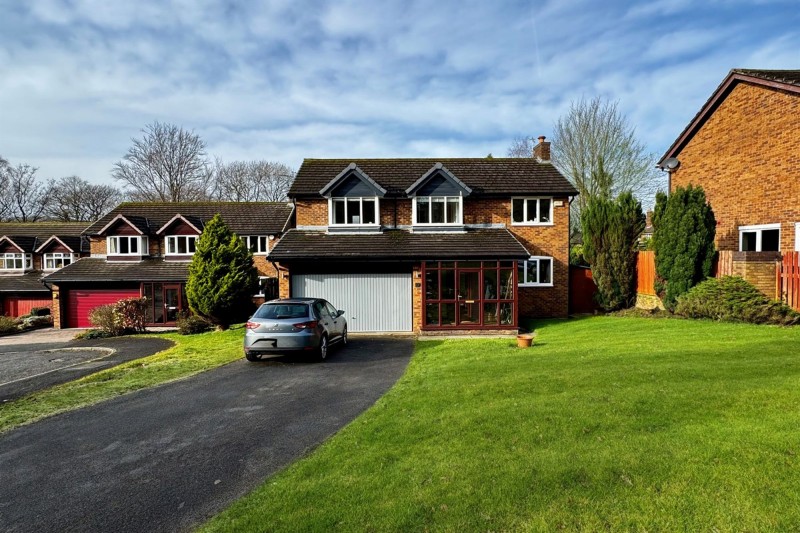 Fairways Close, Glossop, SK13