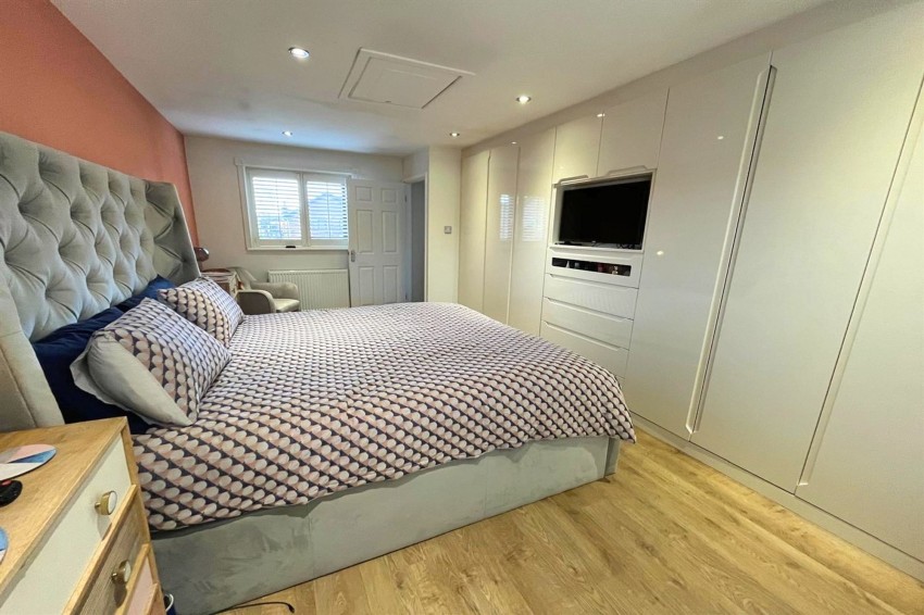Images for Poolcroft, Sale, M33