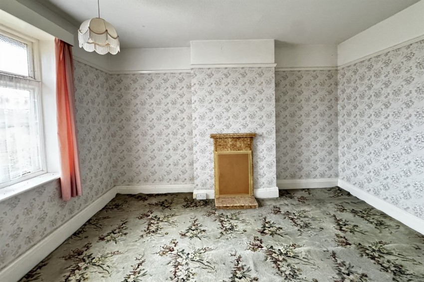 Images for Primrose Crescent, Glossop, SK13