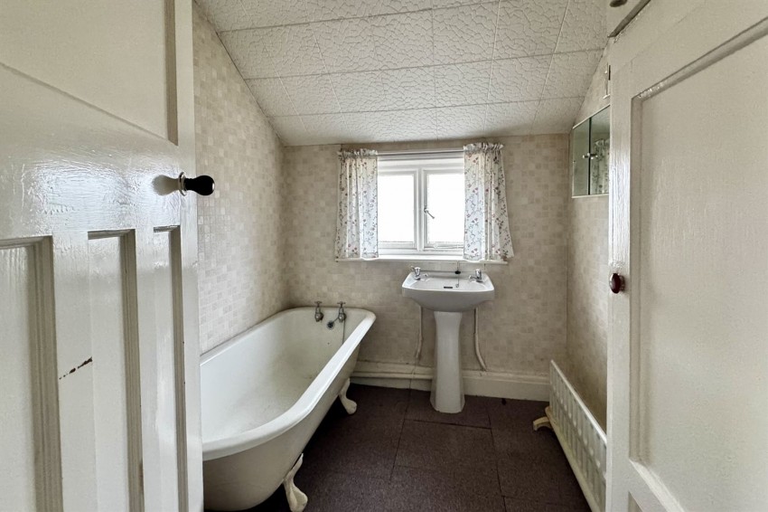 Images for Primrose Crescent, Glossop, SK13