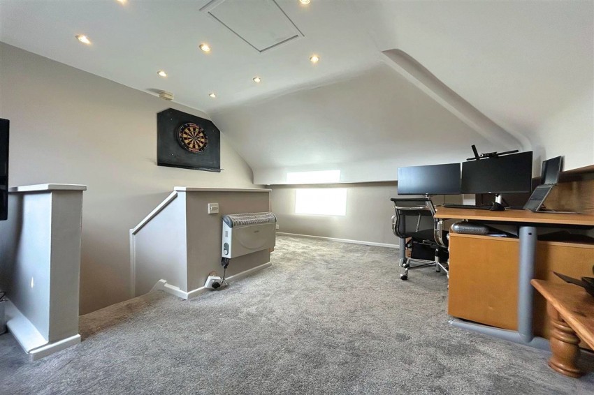 Images for Swaylands Drive, Sale, M33