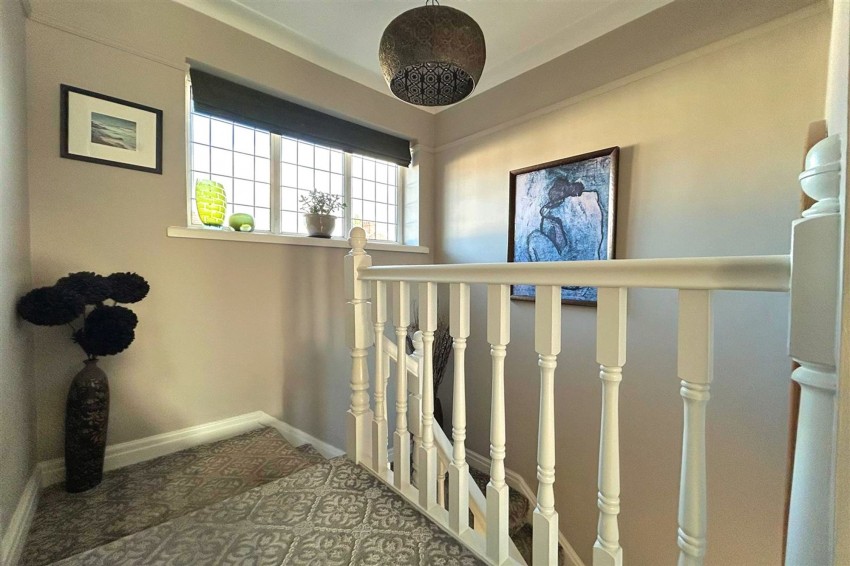 Images for Swaylands Drive, Sale, M33