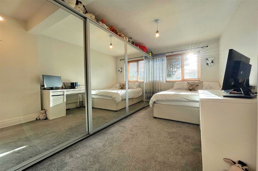Images for Swaylands Drive, Sale, M33