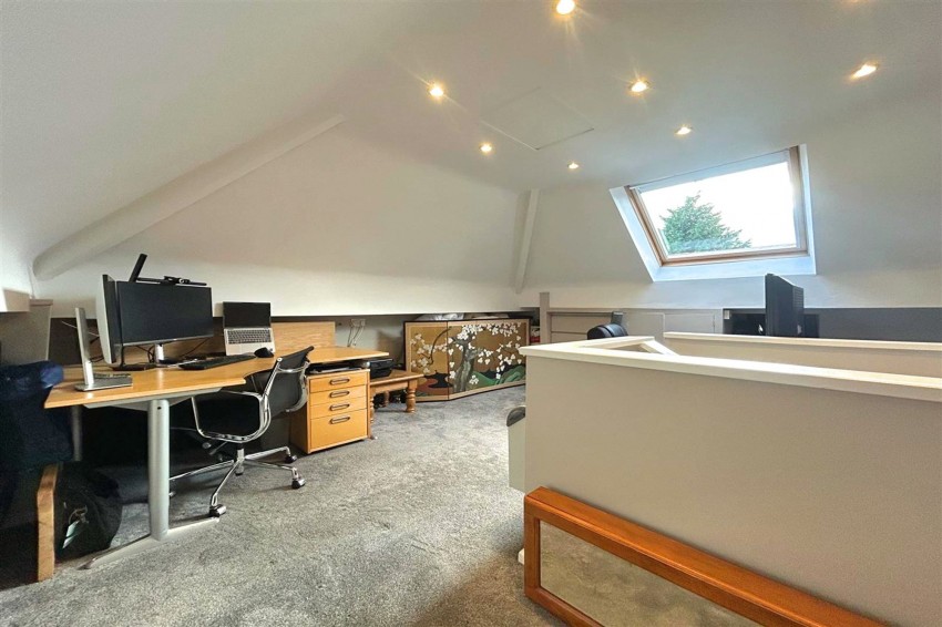 Images for Swaylands Drive, Sale, M33